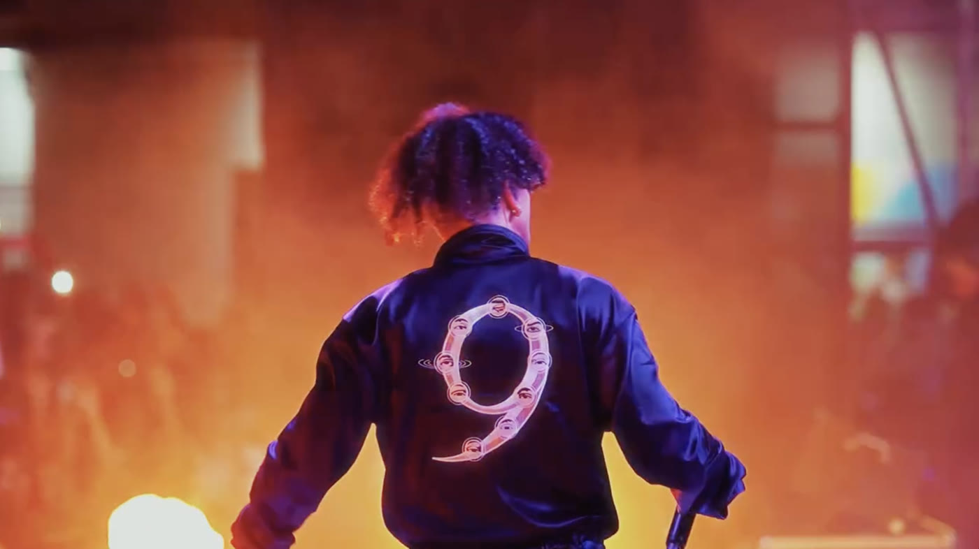 Frame from Micro TDH concert, Nueve World Tour