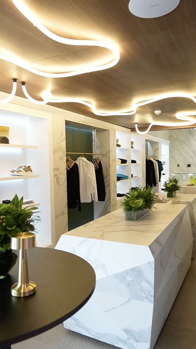 Interior de una tienda de moda