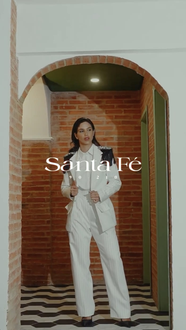 Modelo de Santa Fe en un arco de ladrillo